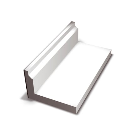 Vitt sockelelement med L-form och skarpa kanter, med två synliga ytor i vinkel.