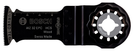 Svart sågbild med märkning "BOSCH", tandad spets och skala längs sidan. Kopp med vita markeringar. Texter: "AIZ 32 EPC HCS Wood Swiss Made".