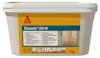 Vit behållare med Sika-logotyp och texten "Sikalastic-220 W". Visar ikoner för användningsområden och 7 kg i vikt.