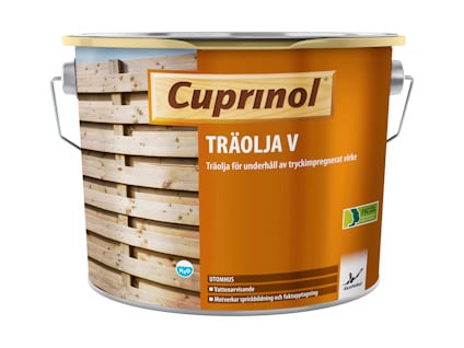 Burk med brun träolja, märkt Cuprinol och TRÄOLJA V, med bild av trästaket och text för utomhusbruk.