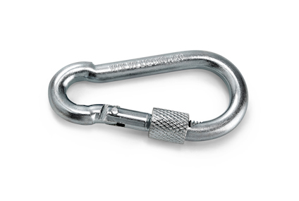 Metallisk karbinhake med skruvlås på sidan. Bakgrunden är vit.