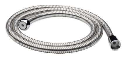 Flexibel metallisk duschslang med kromad yta och svarta fästen.