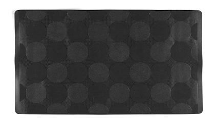 Svart halkmatta med cirkulärt mönster.