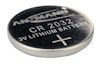Knappcellsbatteri med texten "CR 2032 3V LITHIUM BATTERY" och ett plus-tecken. Märke: ANSMANN.