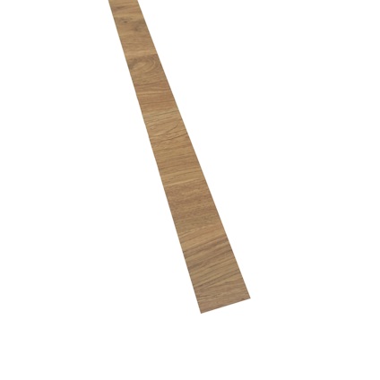 Träfärgad list i träimitation, smal och avlång, mot vit bakgrund.