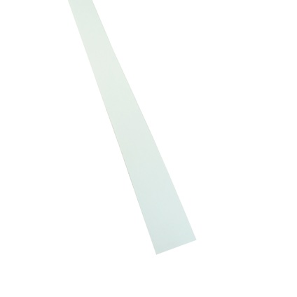 Vit, lång, smal kantlist mot en vit bakgrund.