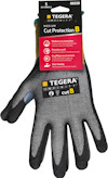 Arbetshandske i mörkt syntetmaterial med etikett som visar "TEGERA INFINITY Cut Protection B".