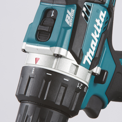 Slagskruvdragare från Makita med borstad metallfront och greppvänligt handtag.