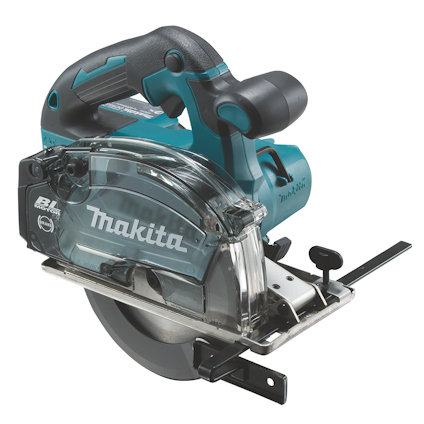 Cirkelsåg med ergonomiskt handtag, genomskinligt skydd och synligt Makita-varumärke.