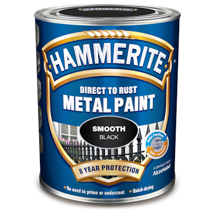 Blå burk med Hammerite Metallfärg, "Direct to Rust," "Smooth Black", "8 Year Protection" och "Quick-drying" visas på etiketten.