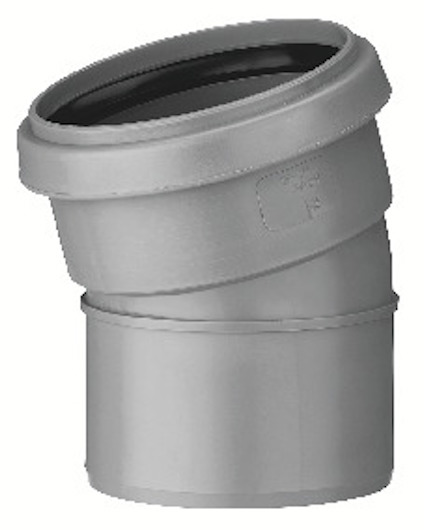 Grå rörböj i plast med en muff som ger en svag vinkel. Rörens yta är slät och en fog är synlig.