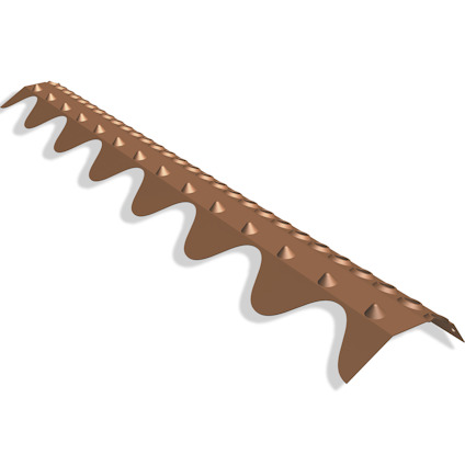 Ventilerat nockband i tegelröd färg med regelbundna triangulära utskott på en mörk bakgrund.