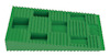 Grön plastkil med räfflad yta och rektangulära urtag i flera sektioner.