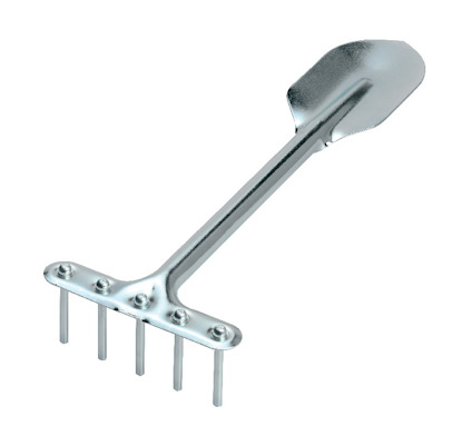 Luckringsverktyg i metall med fem korta pinnar och en liten spade på ett kort handtag.