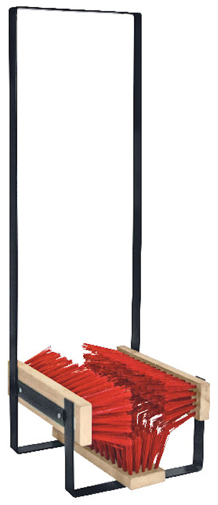 Redskapsställ med svarta och träfärgade detaljer, innehåller flera röda plastskoskapor.