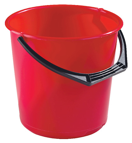 Röd hink med svart handtag, cylindrisk form och graderad insida.