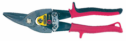 Plåtsax med röda handtag och metallskär, etikett med text på den övre delen.