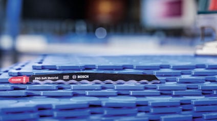 Sågblad märkt "Bosch PRO Soft Material" på en blå yta.